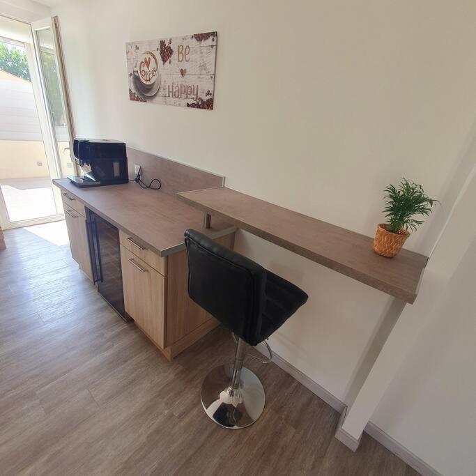 Joli Haut De Villa 3 Chambres Climatise Avec Jacuzzi Marignane Exteriör bild